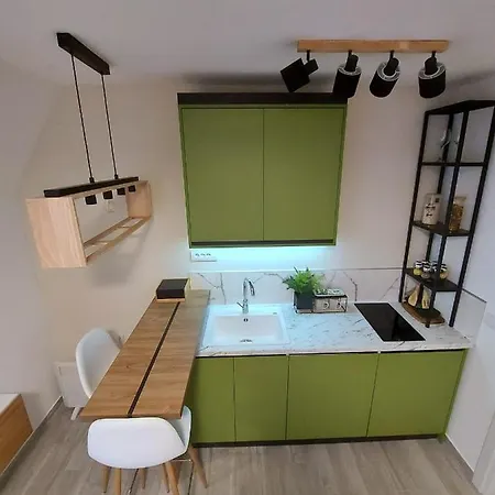 Sunny Woods Apartment *