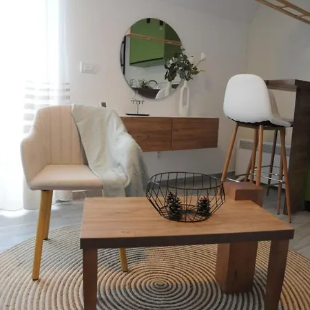 Sunny Woods Apartment Divcibare