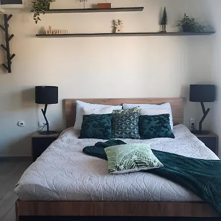 Sunny Woods Apartment Divcibare